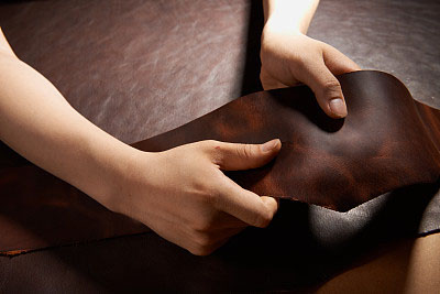 當(dāng)皮革變濕時(shí)該怎么辦:3個(gè)關(guān)鍵步驟